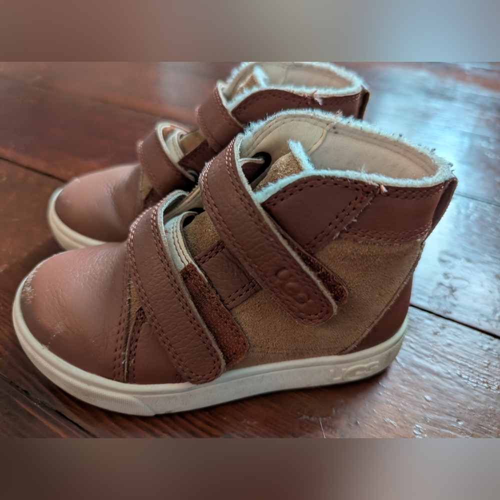 Ugg Rennon II Boot - Picture 2 of 7